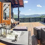 4 Bedroom Gorgeous In Casa de Férias Tjorhom