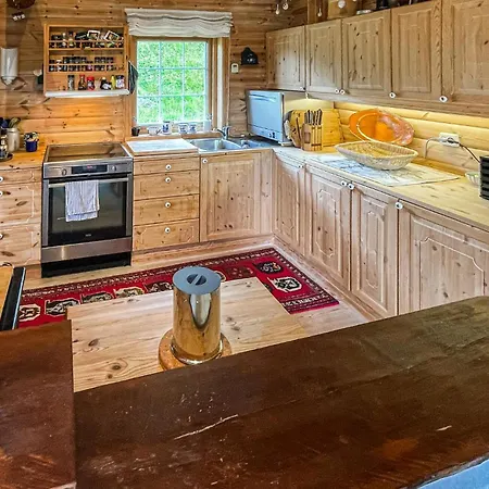 4 Bedroom Gorgeous In Dom wakacyjny *