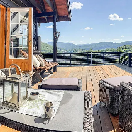4 Bedroom Gorgeous In Ferienhaus Tjorhom