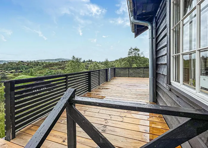 4 Bedroom Gorgeous In Tjorhom